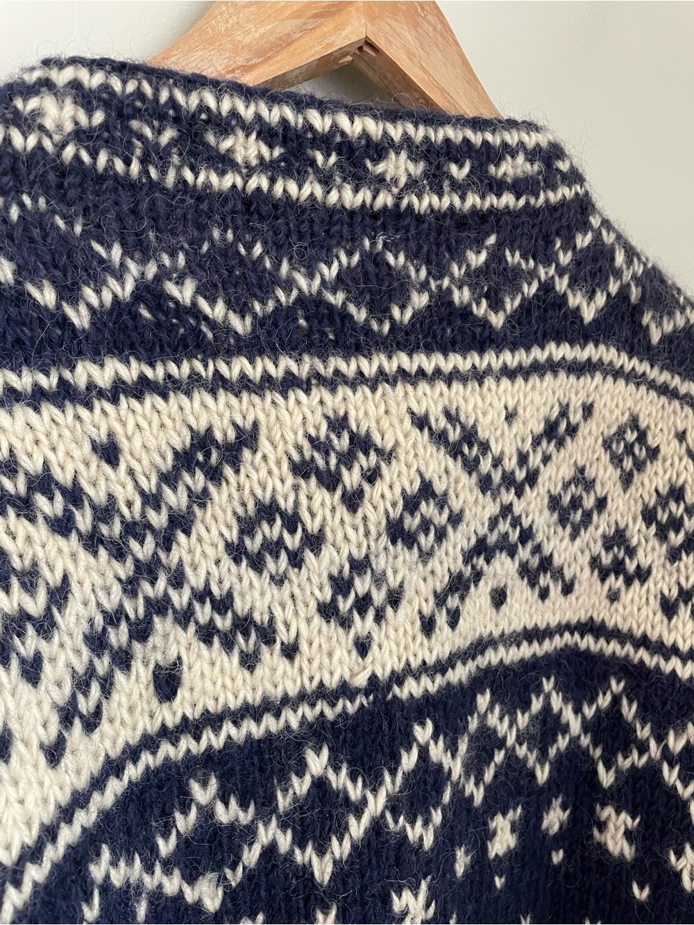 Vintage Hand Knit Nordic Style Wool Cardigan Mens XL Navy Blue Fair Isle Sweater - Picture 4 of 9